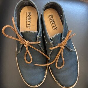 Women’s Born Nuala leather Nubuck rustic-modern bootie. Navy, size 7-1/2.